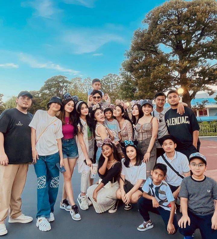 Fuji liburan di disneyland (Instagram.com/yorikooangln_)