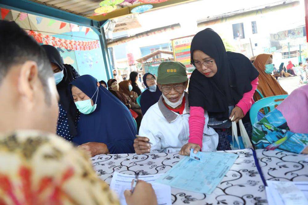 Distribusi Massal Kartu Anak Jakarta dan Kartu Lansia Jakarta di Jakut (Dok. Dinas Sosial)