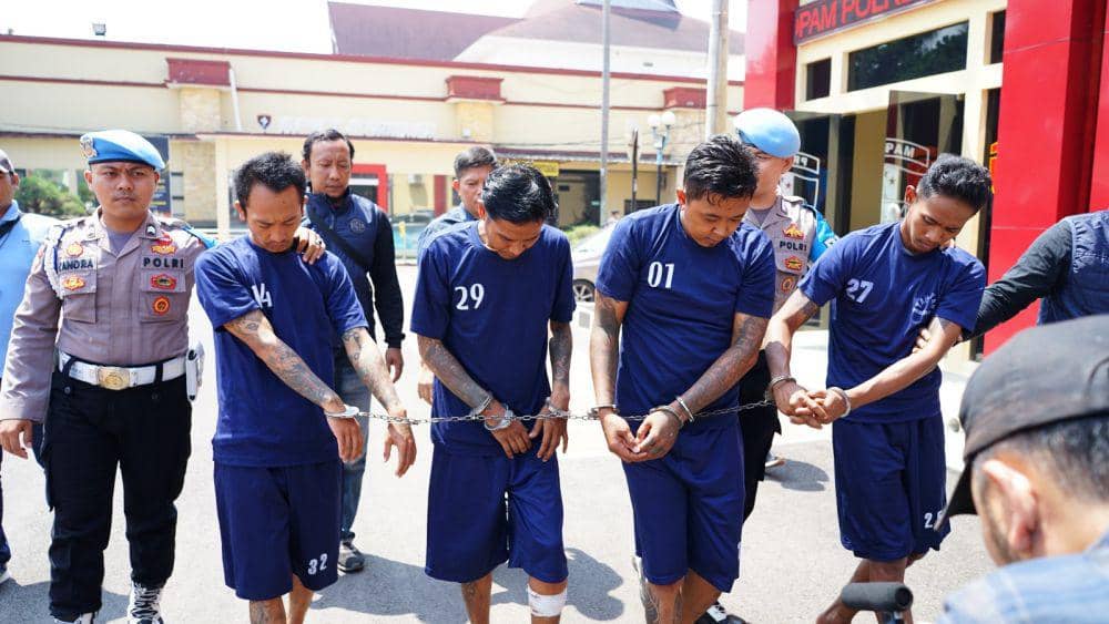 Polisi Tembak di Tempat Pelaku Begal Berkedok Aparat di Bandung