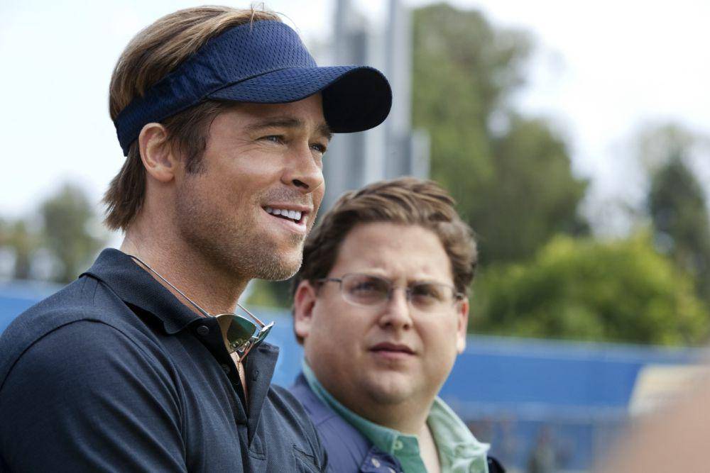 Brad Pitt (kiri) dalam film Moneyball (dok. Sony Pictures/Moneyball)