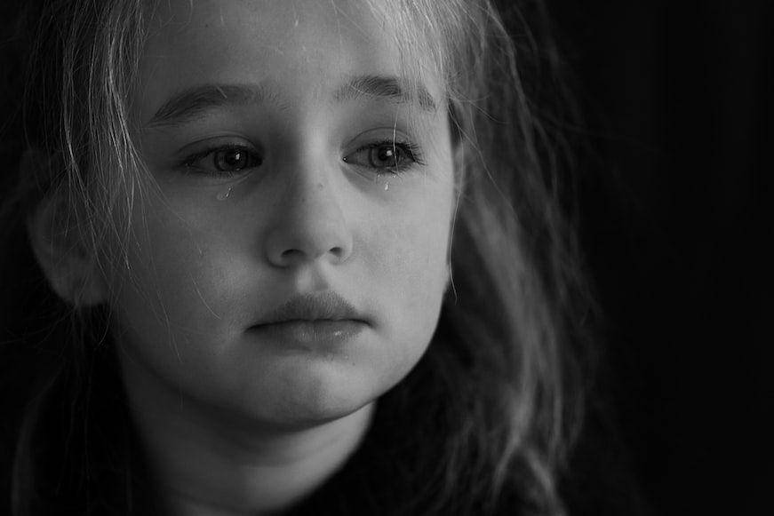 ilustrasi anak menangis (unsplash.com/Hanna sauchuk)