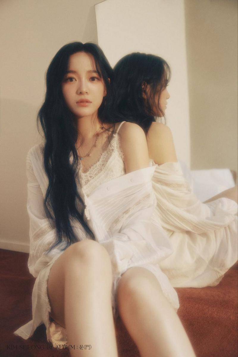 Kim Se Jeong untuk album terbaru bertajuk 문(門) (twitter.com/0828_kimsejeong)