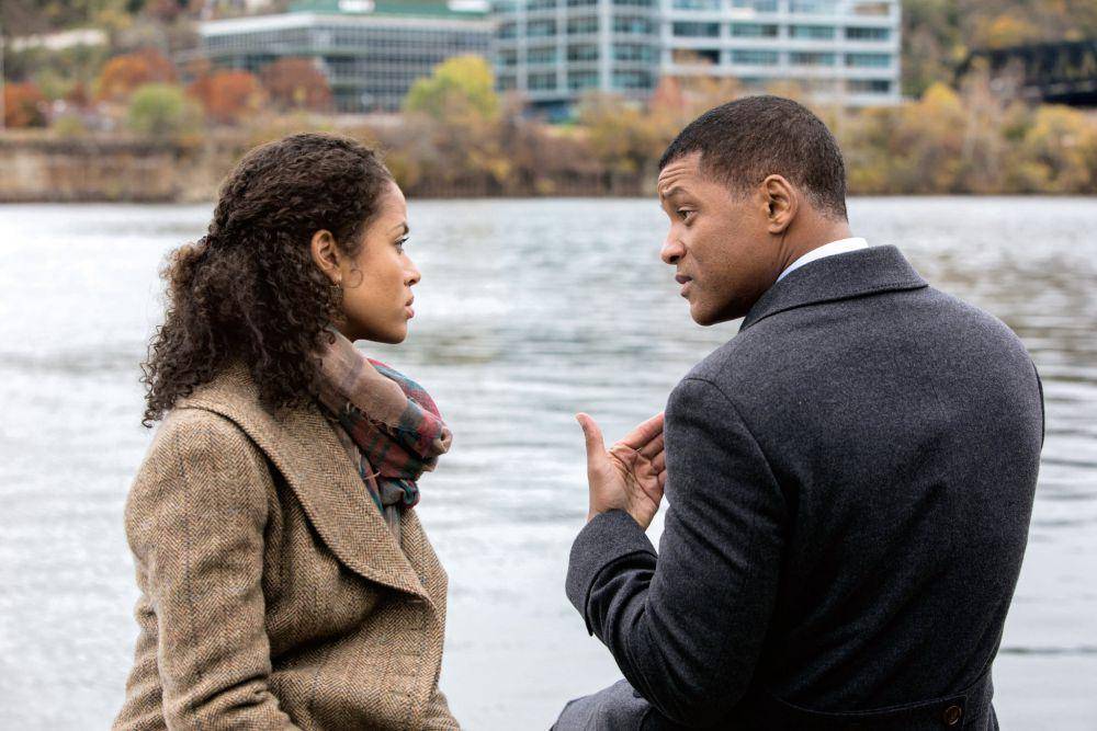 Will Smith (kanan) dalam film Concussion (dok. Sony Pictures/Concussion)