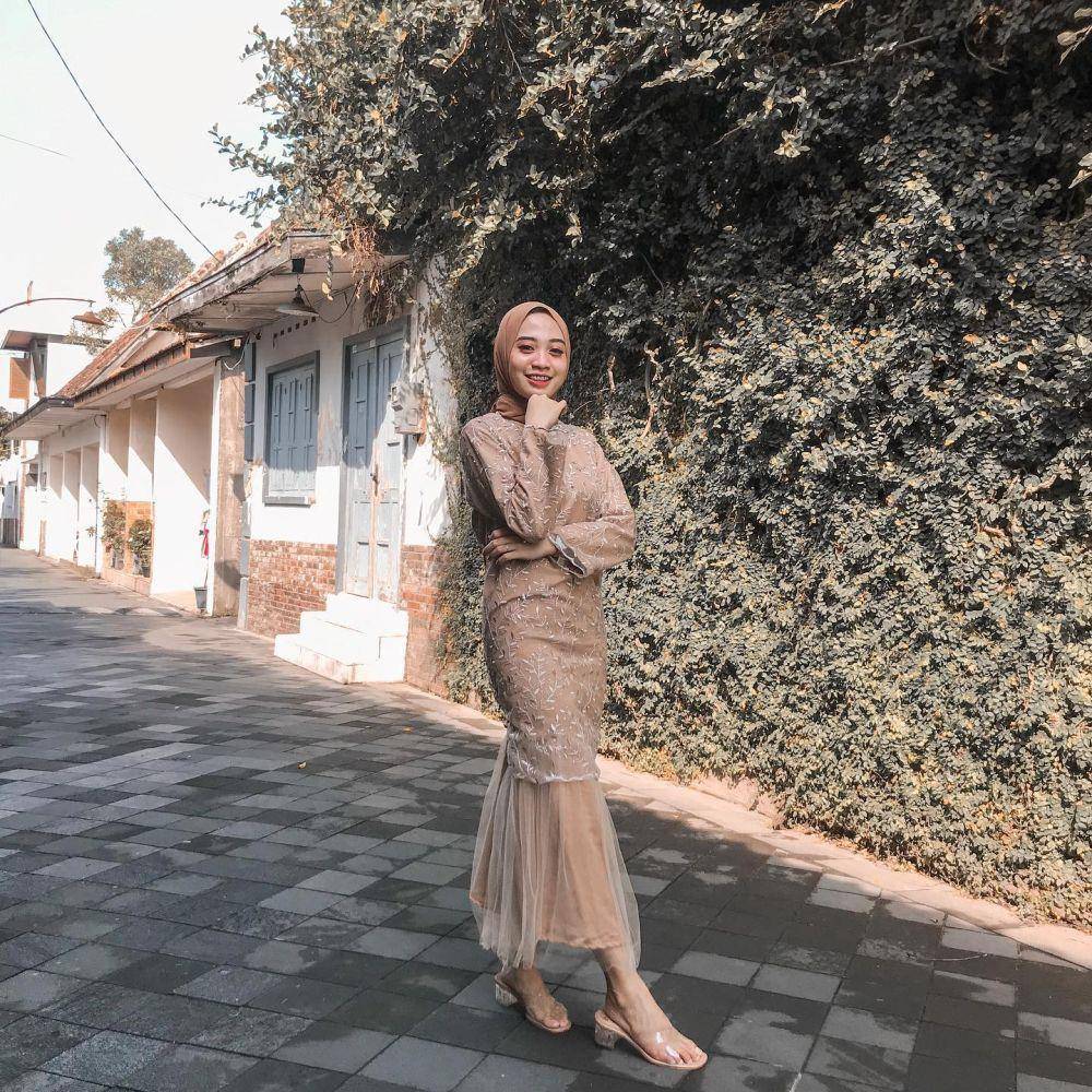 OOTD hijab cokelat (instagram.com/sdesianaa)