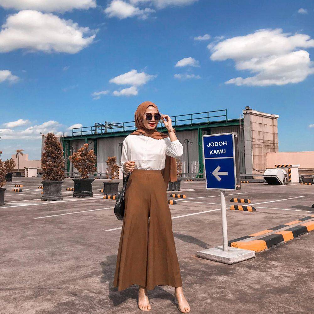 OOTD hijab cokelat (instagram.com/sdesianaa)