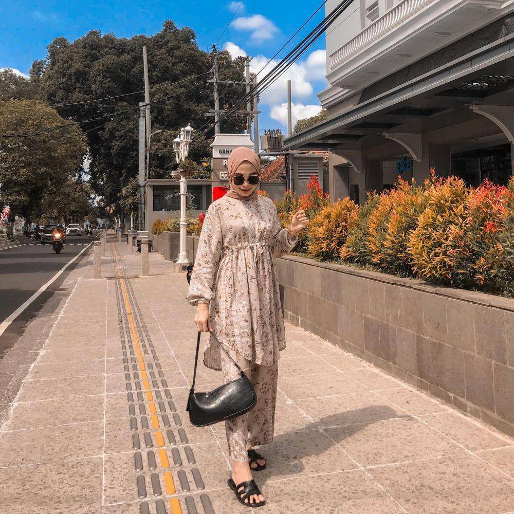 OOTD hijab cokelat (instagram.com/sdesianaa)