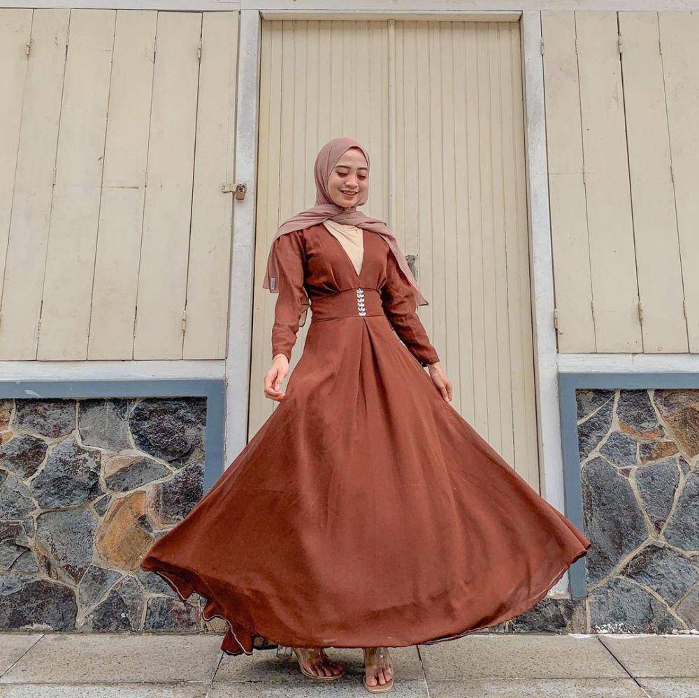 OOTD hijab cokelat (instagram.com/sdesianaa)