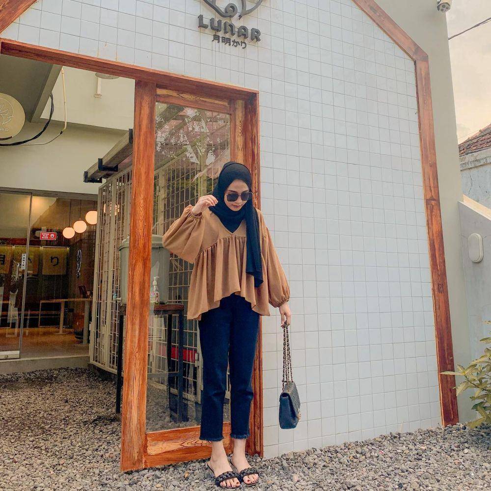 OOTD hijab cokelat (instagram.com/sdesianaa)