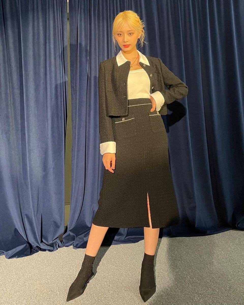 padu padan slit skirt ala Tzuyu TWICE (instagram.com/thinkaboutzu)