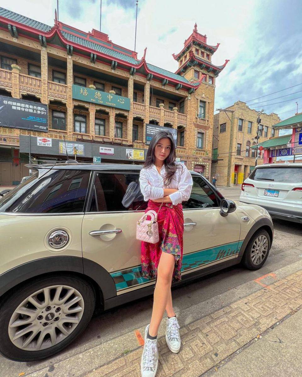 ide padu padan outfit liburan ala Yoriko Angeline (instagram.com/yorikooangln_)