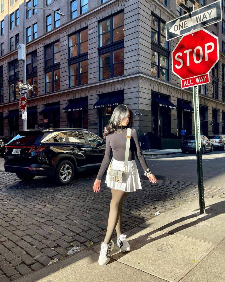 ide padu padan outfit liburan ala Yoriko Angeline (instagram.com/yorikooangln_)