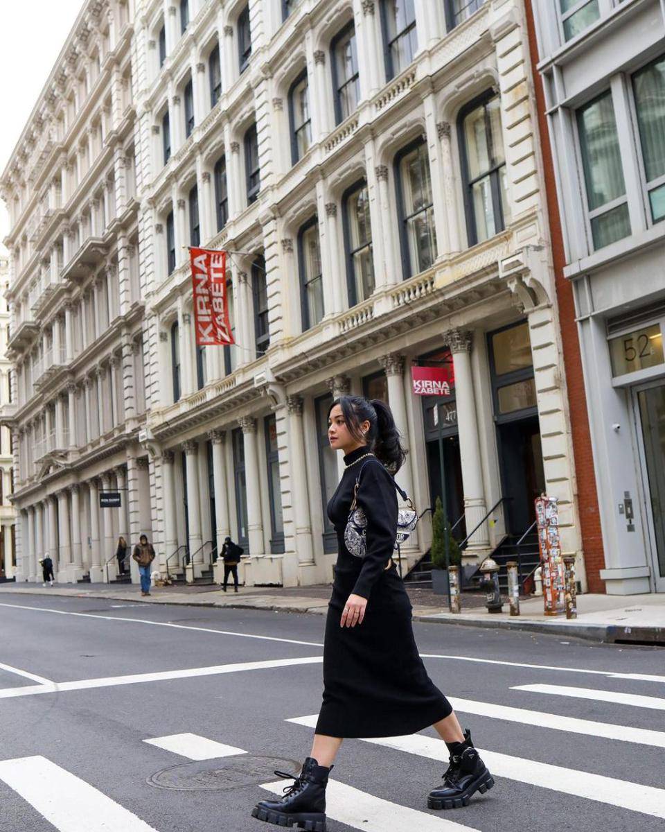 ide padu padan outfit liburan ala Yoriko Angeline (instagram.com/yorikooangln_)