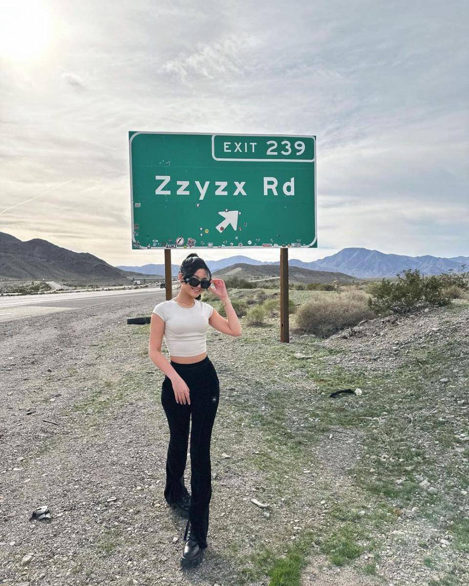 ide padu padan outfit liburan ala Yoriko Angeline (instagram.com/yorikooangln_)