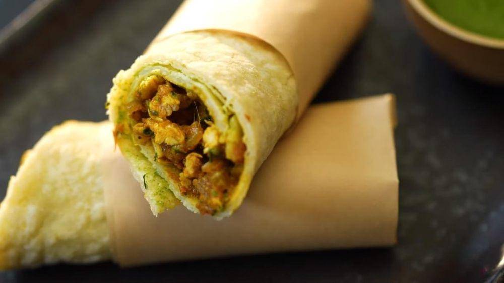 Chicken froso frankie. (dok. YouTube.com/Sanjeev Kapoor Khazana)