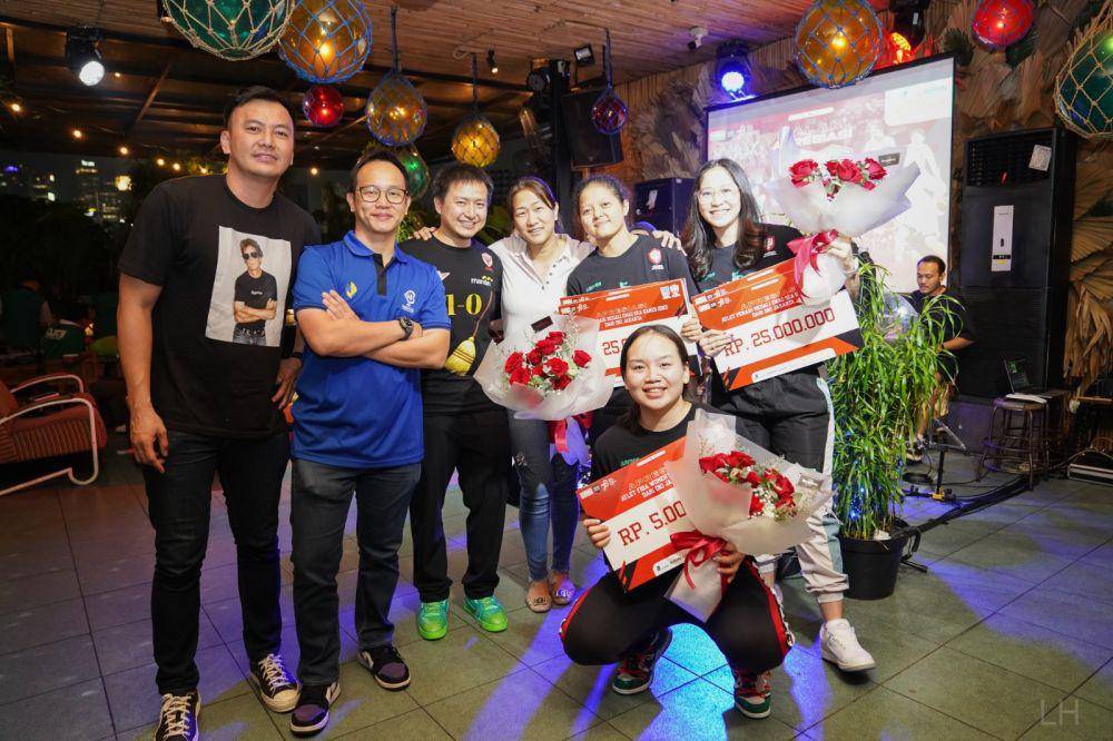 Atlet basket putri Jakarta dapat penghargaan dari Perbasi Jakarta. (dok. Perbasi Jakarta)