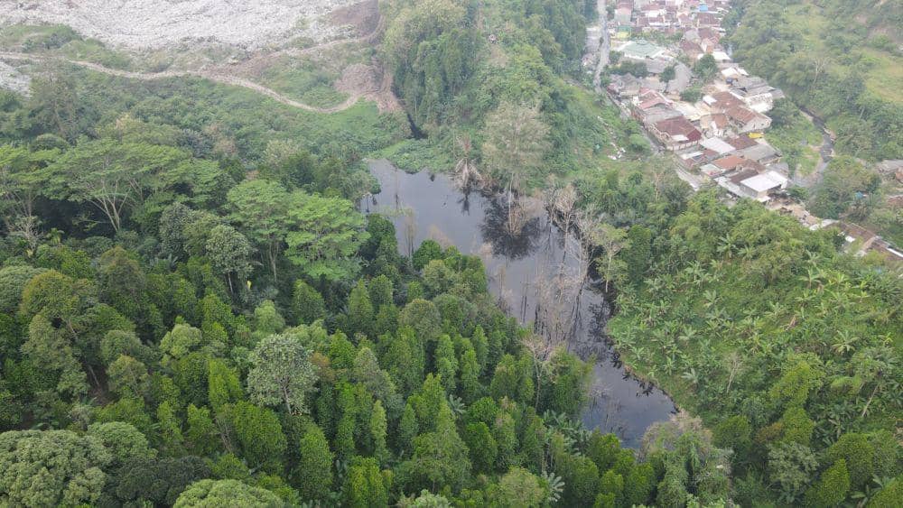 air lindi Tempat Pembuangan Akhir (TPA) Bakung Kota Bandar Lampung mencemari pemukiman warga Kelurahan Keteguhan Kecamatan Telukbetung Timur Kota Bandar Lampung. (Dok. WALHI Lampung).