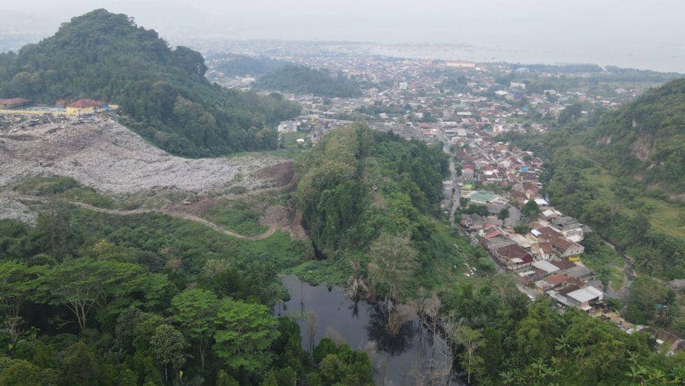 air lindi Tempat Pembuangan Akhir (TPA) Bakung Kota Bandar Lampung mencemari pemukiman warga Kelurahan Keteguhan Kecamatan Telukbetung Timur Kota Bandar Lampung. (Dok. WALHI Lampung).