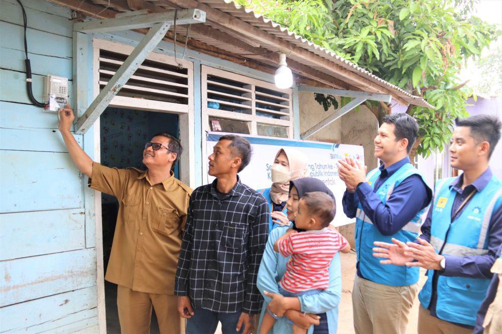 Cerita Warga Kurang Mampu di Lampung Terima Listrik Gratis PLN