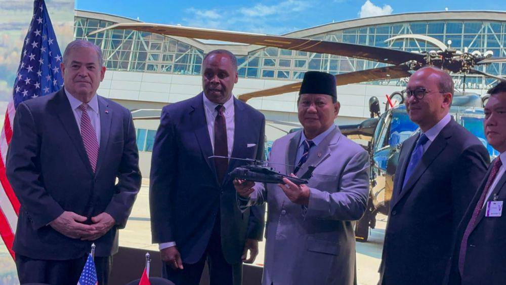 Menteri Pertahanan Prabowo Subianto menyaksikan penandatangan pembelian Helikopter Sikorsky S-70M. (Dokumentasi Media Prabowo)