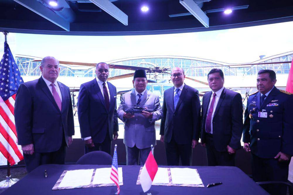 Menteri Pertahanan Prabowo Subianto menyaksikan penandatangan pembelian Helikopter Sikorsky S-70M. (Dokumentasi Media Prabowo)