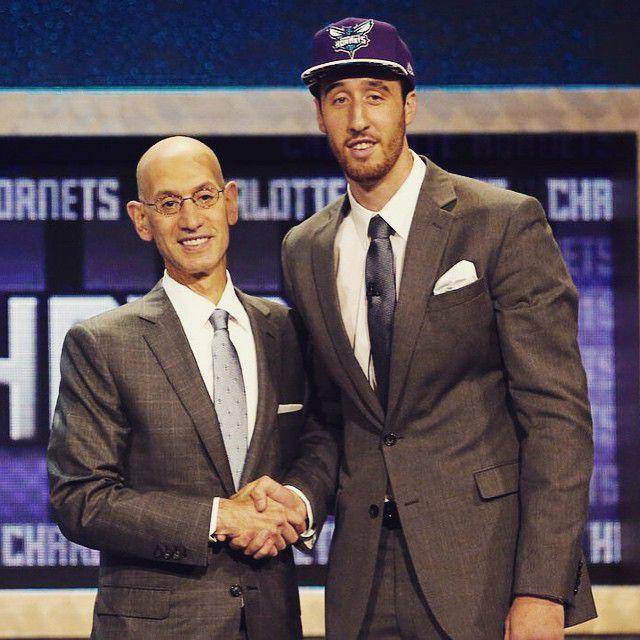Adam Silver dan Frank Kaminsky pada NBA Draft 2015 . (instagram.com/fskpart3)