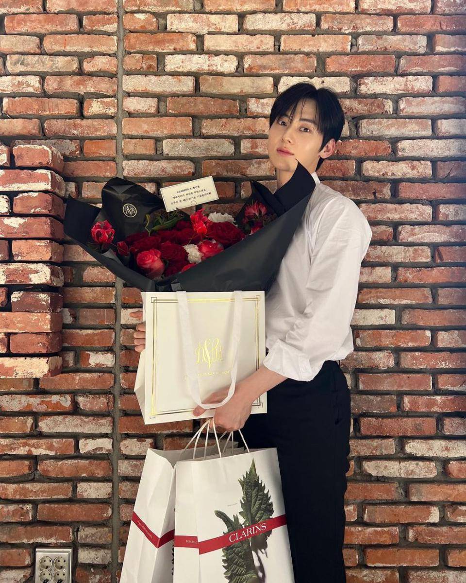 inspirasi outfit ngedate ala Hwang Min Hyun (instagram.com/optimushwang)