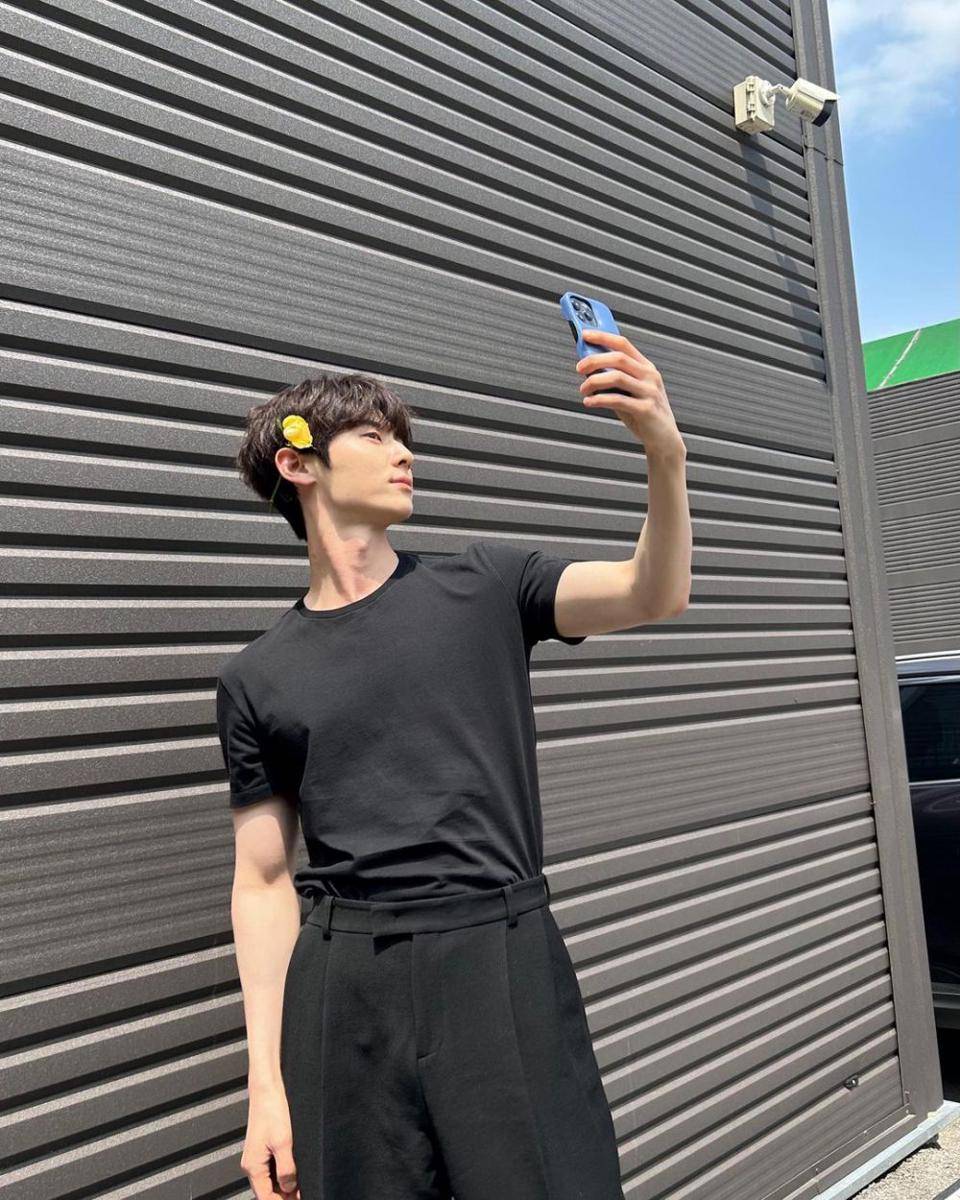 inspirasi outfit ngedate ala Hwang Min Hyun (instagram.com/optimushwang)