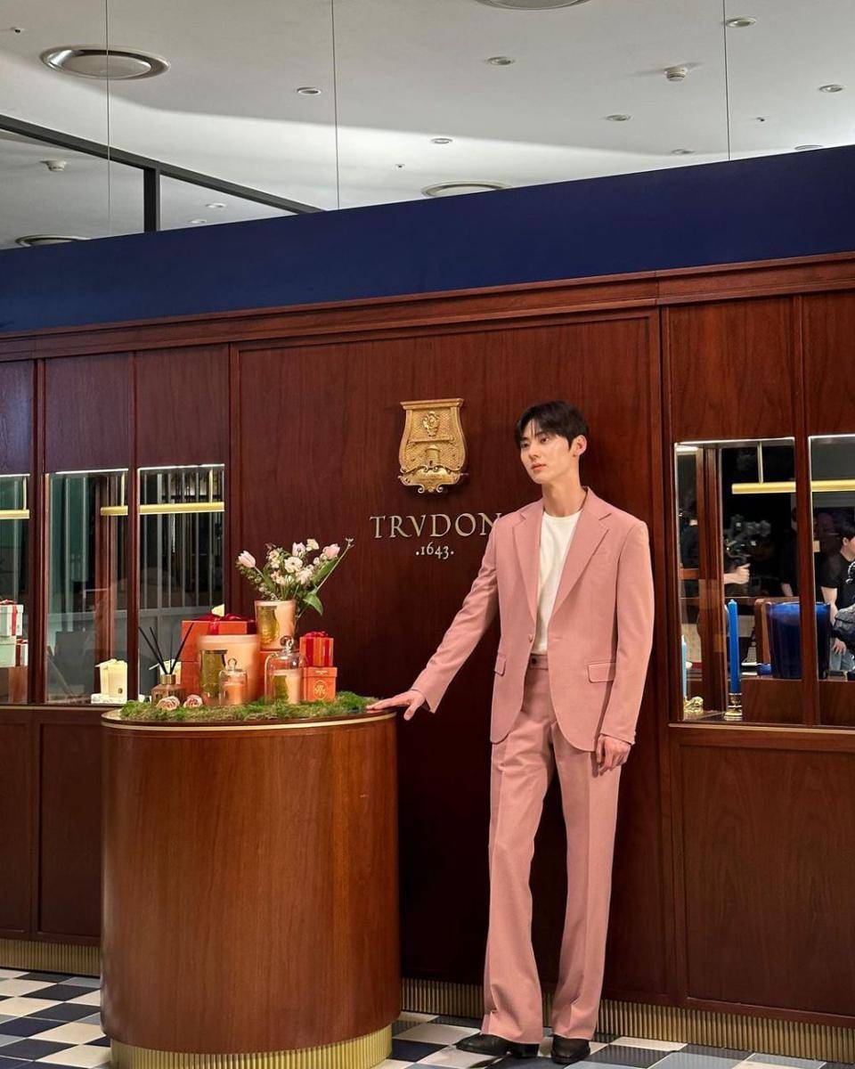inspirasi outfit ngedate ala Hwang Min Hyun (instagram.com/optimushwang)