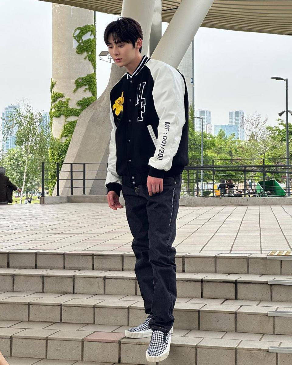 inspirasi outfit ngedate ala Hwang Min Hyun (instagram.com/optimushwang)