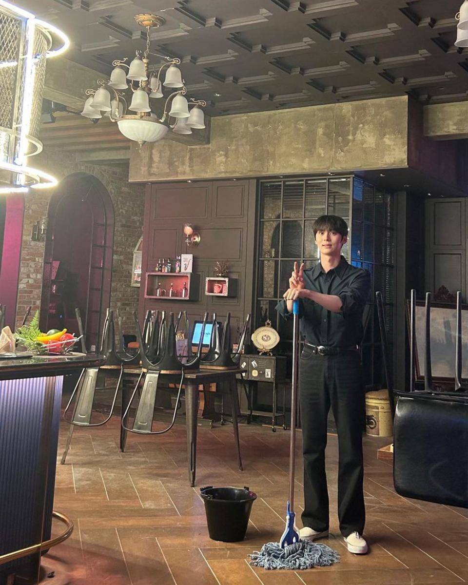 inspirasi outfit ngedate ala Hwang Min Hyun (instagram.com/optimushwang)