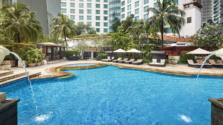 Potret kolam renang di AYANA Midplaza (ayana.com)