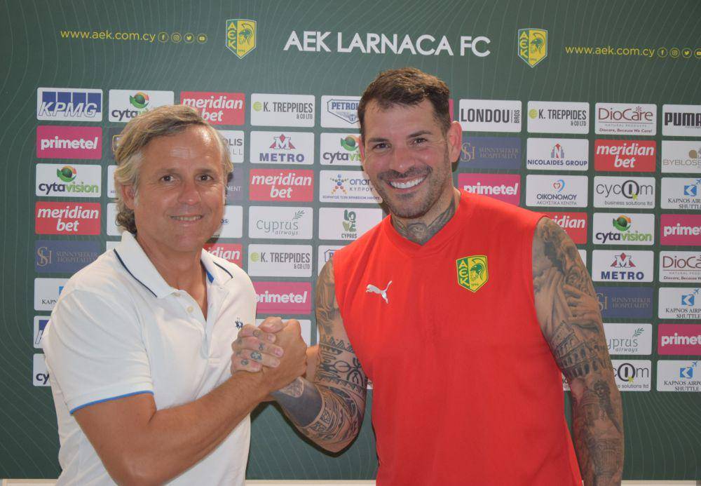 Iago Herrerin (kanan) (aek.com.cy)