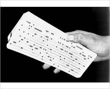 sebuah punch card (ibm.com)