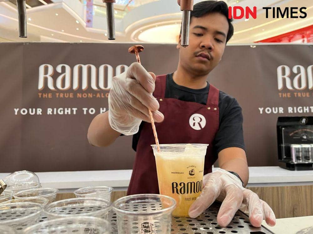 Pelaku industri kopi meramaikan acara Kopi Festival Indonesia 2023 di The Park Mal Semarang, 23-27 Agustus 2023. (IDN Times/Anggun Puspitoningrum)