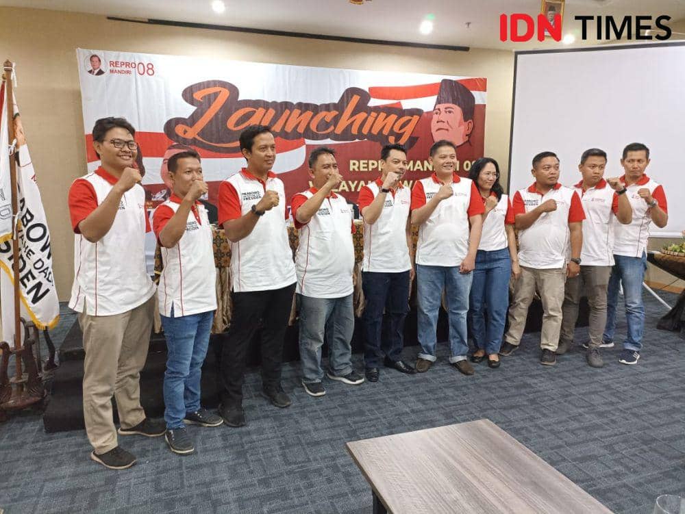 Relawan Repro Mandiri 08 mendeklarasikan dukungan kepada capres KIB, Prabowo Subianto di Semarang, Rabu (24/8/2023). (IDN Times/Anggun Puspitoningrum)