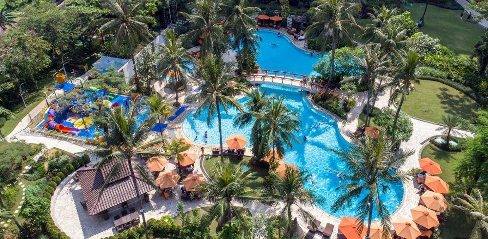 Potret kolam renang di Shangri-La Jakarta (shangri-la.com)