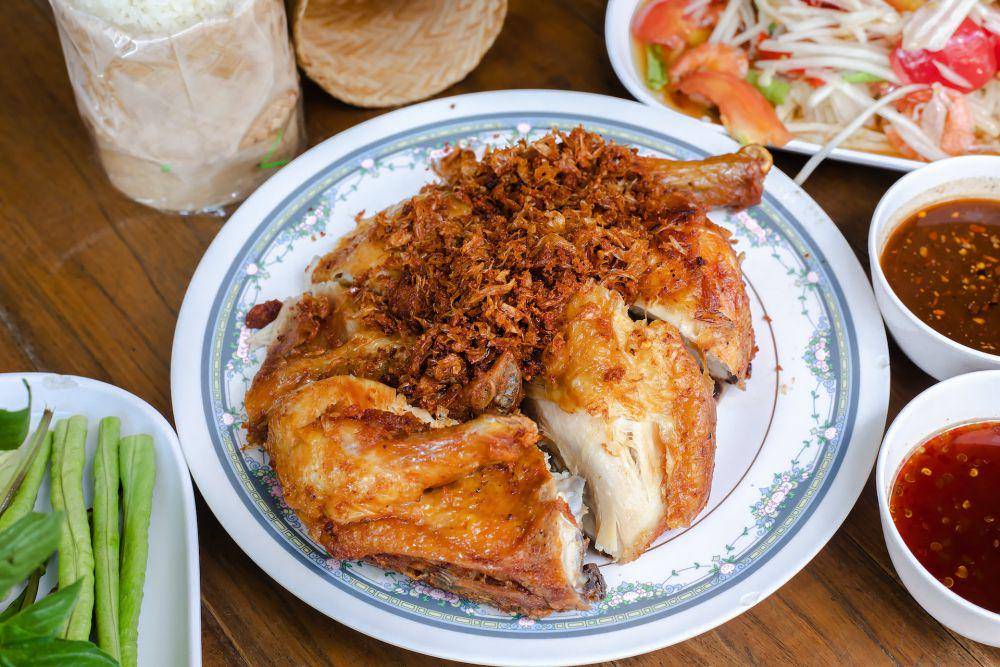 ilustrasi ayam goreng (unsplash.com/Streets of Food)