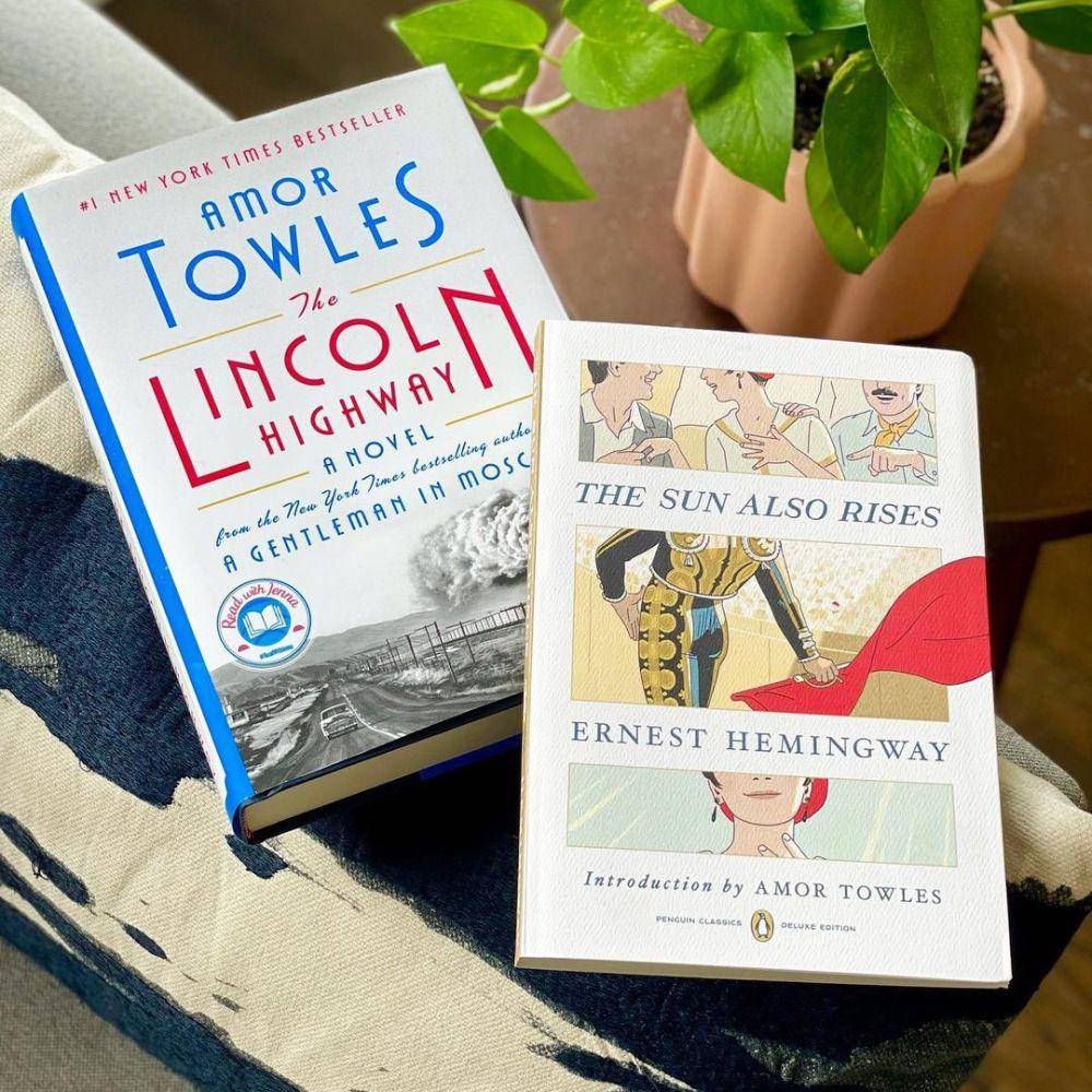 buku hardback dan paperback (instagram.com/vikingbooks)
