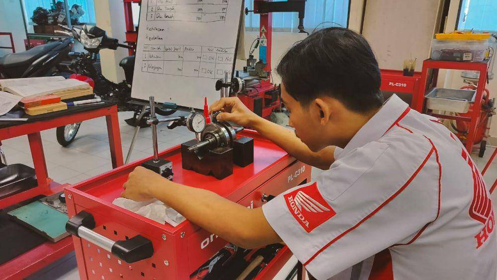 M. Abdi Aulia, teknisi terbaik berasal dari PT Indako Trading Coy Simpang Limun Medan (Dok. IDN Times)