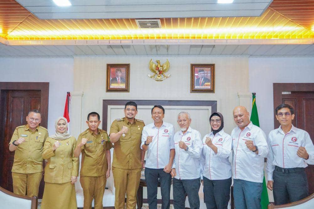 Pengurus PJSI Sumut dan Medan saat beraudiensi dengan Wali Kota Medan Bobby Nasution di Kantor Wali Kota Medan, Selasa (22/8/2023) (Dok.Istimewa)