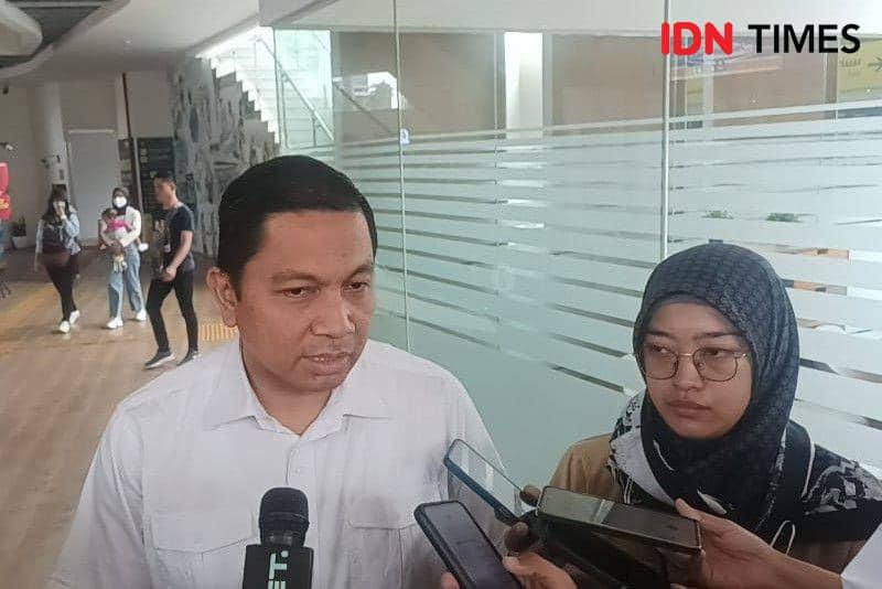 Direktur Operasional PT TransJakarta, Daud Joseph di Halte CSW, Jakarta Selatan, Rabu (23/8/2023) . (IDN Times/Dini Suciatiningrum)