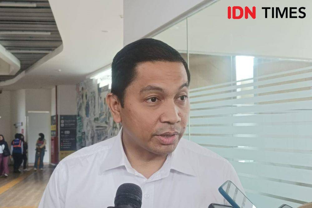 Direktur Operasional PT TransJakarta, Daud Joseph di Halte CSW, Jakarta Selatan, Rabu (23/8/2023) . (IDN Times/Dini Suciatiningrum)