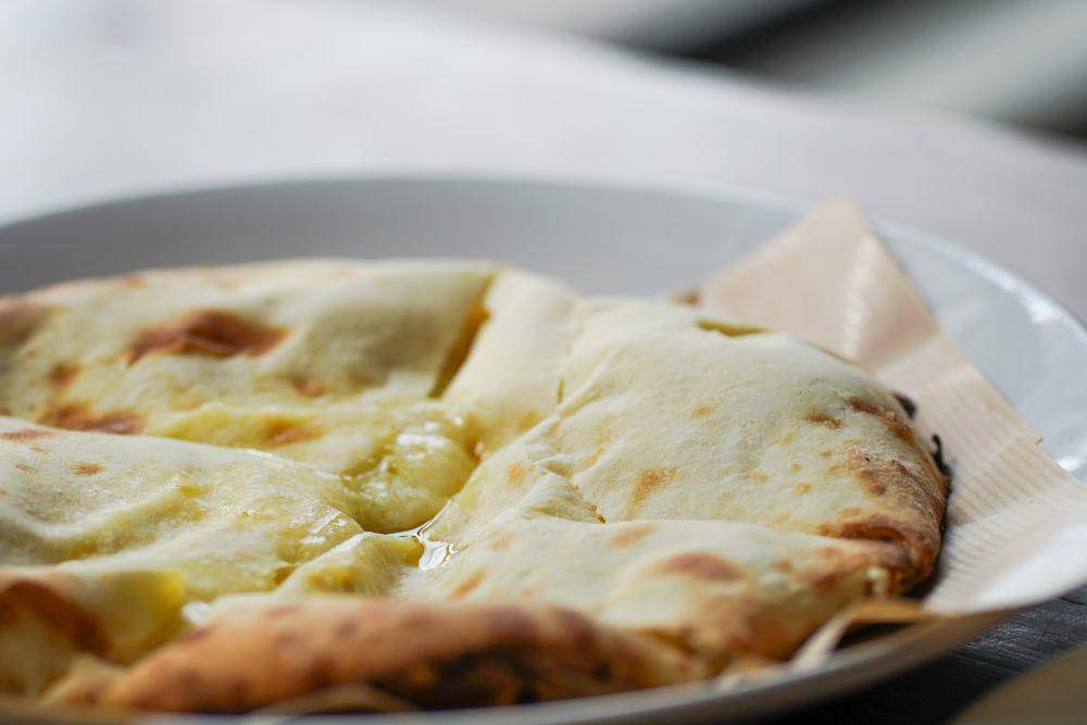 Potato cheese bread (unsplash.com/Yosuke Ota)