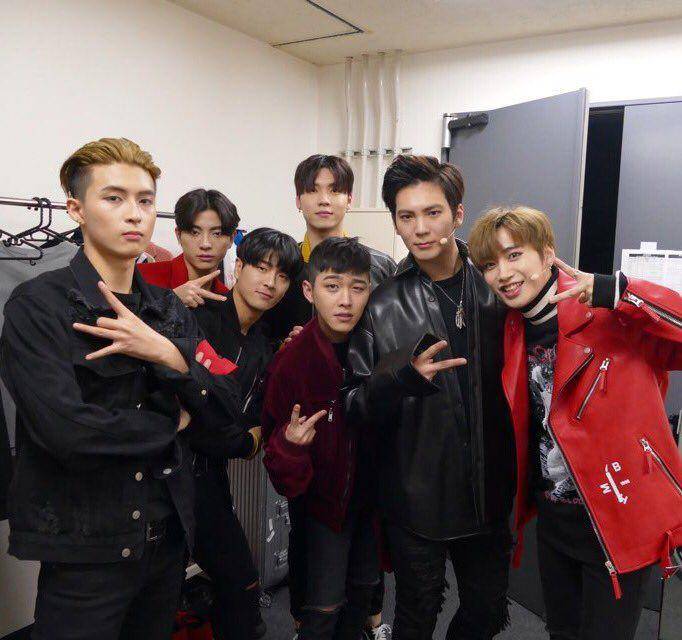MADTOWN di ruang tunggu (twitter.com/MADTOWN_GNI)