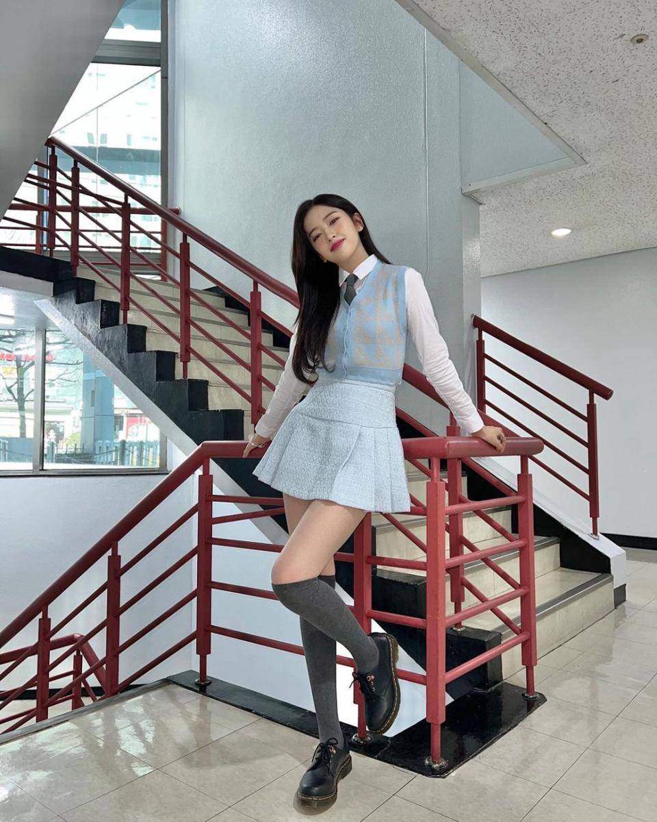 ide mix and match rok mini ala Yujin IVE (instagram.com/_yujin_an)