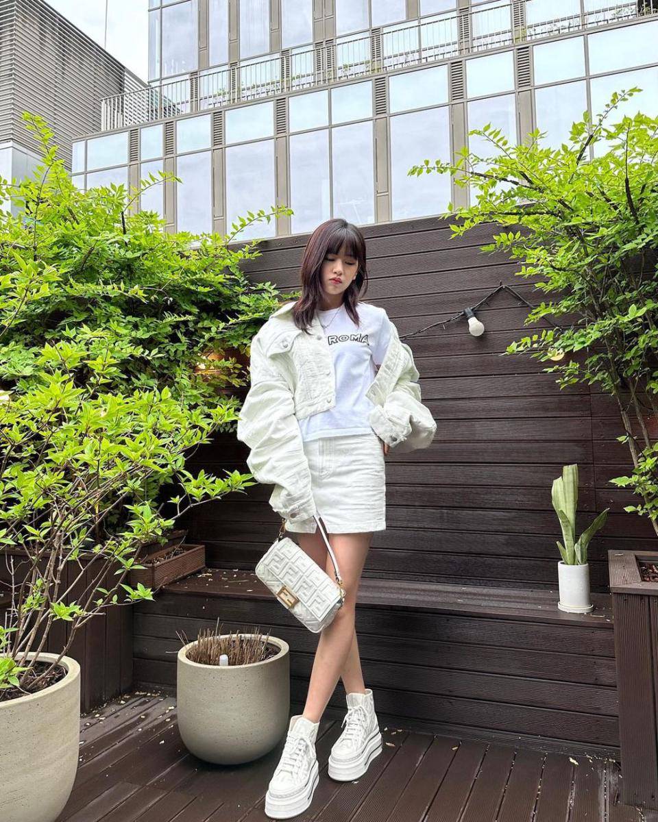 ide mix and match rok mini ala Yujin IVE (instagram.com/_yujin_an)
