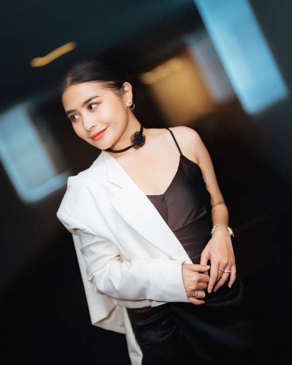 potret Prilly Latuconsina promosi film di Malaysia (instagram.com/prillylatuconsina96)