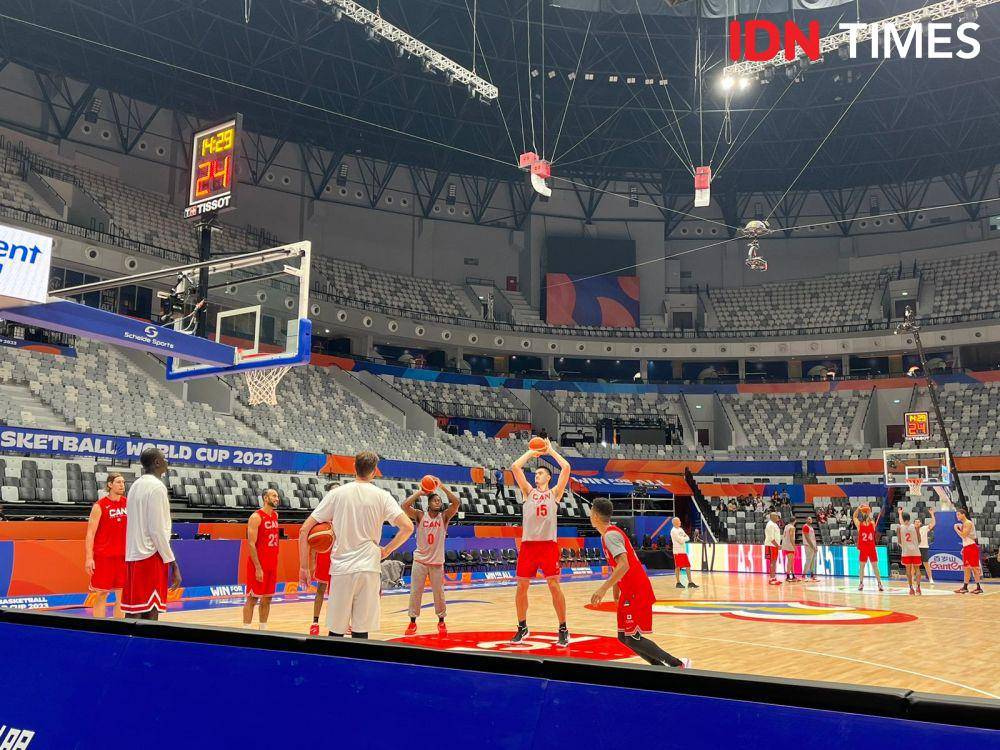 Potret tim Kanada berlatih di Indonesia Arena, Kamis (24/8/2023). (IDN Times/Margith Juita Damanik).