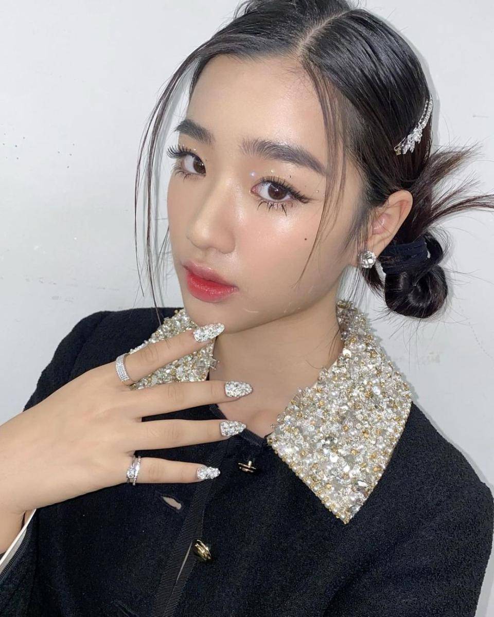 cute hairstyle ala Tu Tontawan (instagram.com/tontawan)