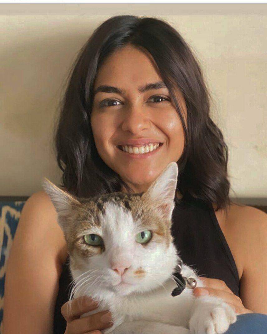 Mrunal Thakur dan kucingnya (instagram.com/billoboythakur)